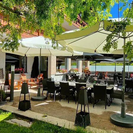 Logis Les Playes Hotel 3*