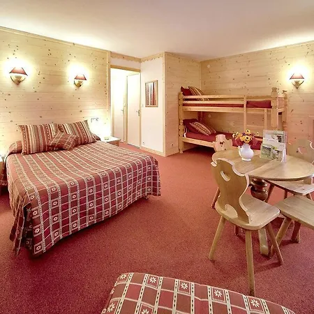 Logis Les Playes Hotel 3*